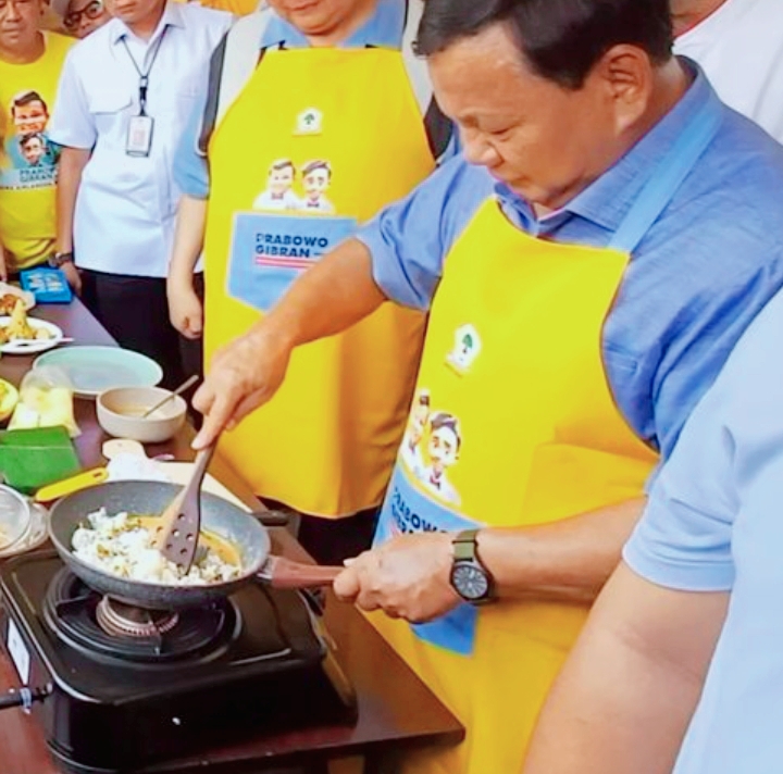 Masak Nasi Goreng Bareng Golkar Prabowo Jelang Debat Capres