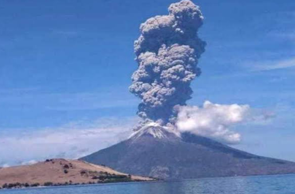 Gunung Ile Lewotobi Kembali Erupsi, Masyarakat Dihimbau Gunakan Masker 