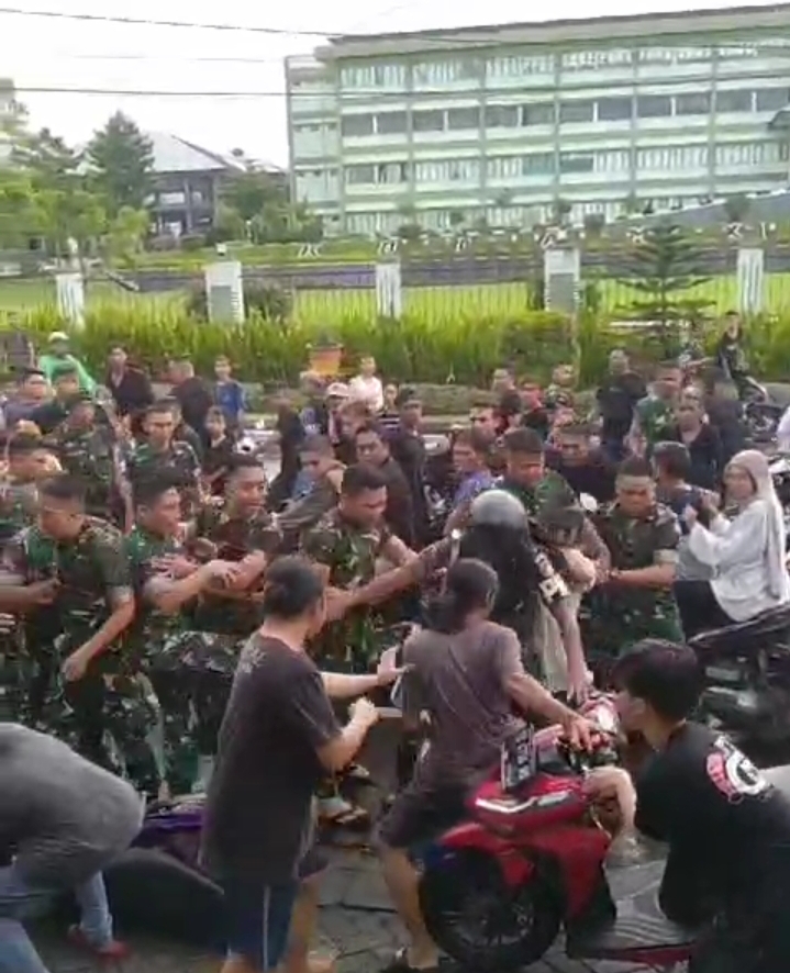 Terjadi Bentrokkan Didepan Markas Kodam XIII/Merdeka Sulawesi Utara