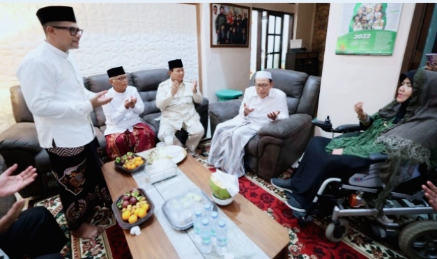 Disambut Lantunan Sholawat Nabi  Di Ponpes Genggong Probolinggo, Capres Prabowo Subianto 