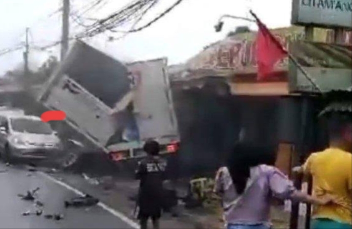 Kecelakaan Beruntun Jalan Raya Puncak Bogor, Akibatkan 14 orang Luka-luka 