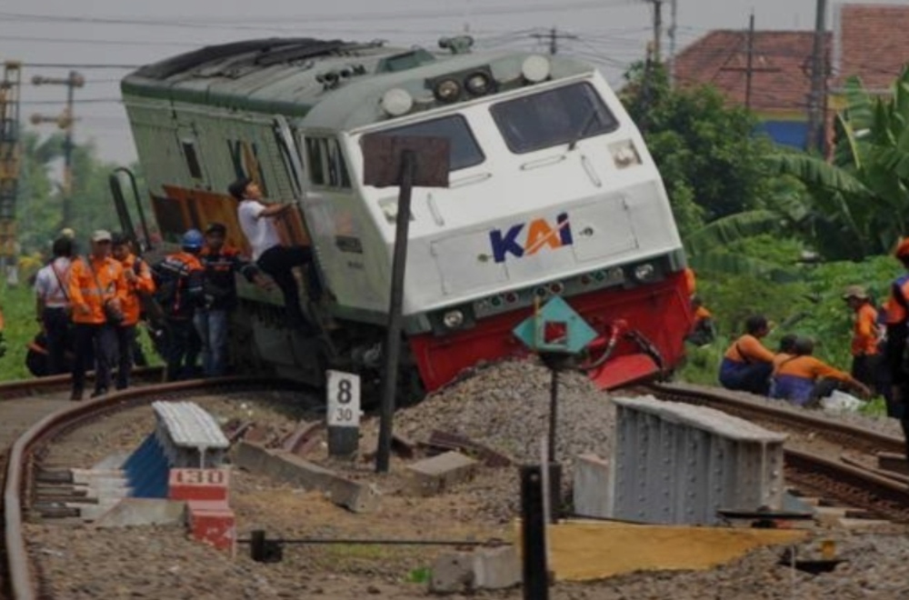 Kecelakaan Kereta Api Pandalungan Yang Amblas, Untung Nya Tidak Ada Korban Jiwa