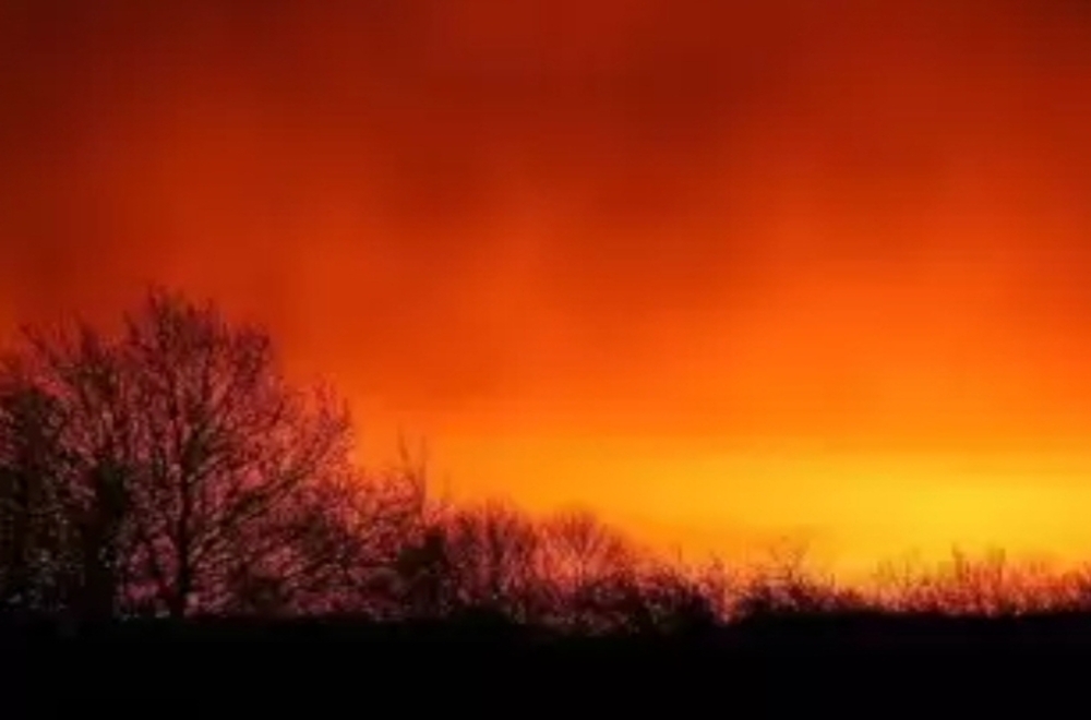 Fenomena Alam Langit Merah Menyalah Di Essex Dan London