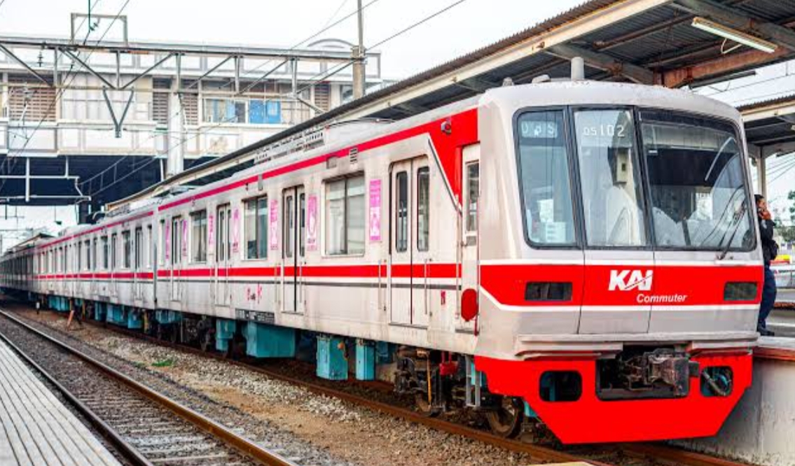 Alami Gangguan,KRL Tertahan Dan Terkunci Selama 45 Menit 