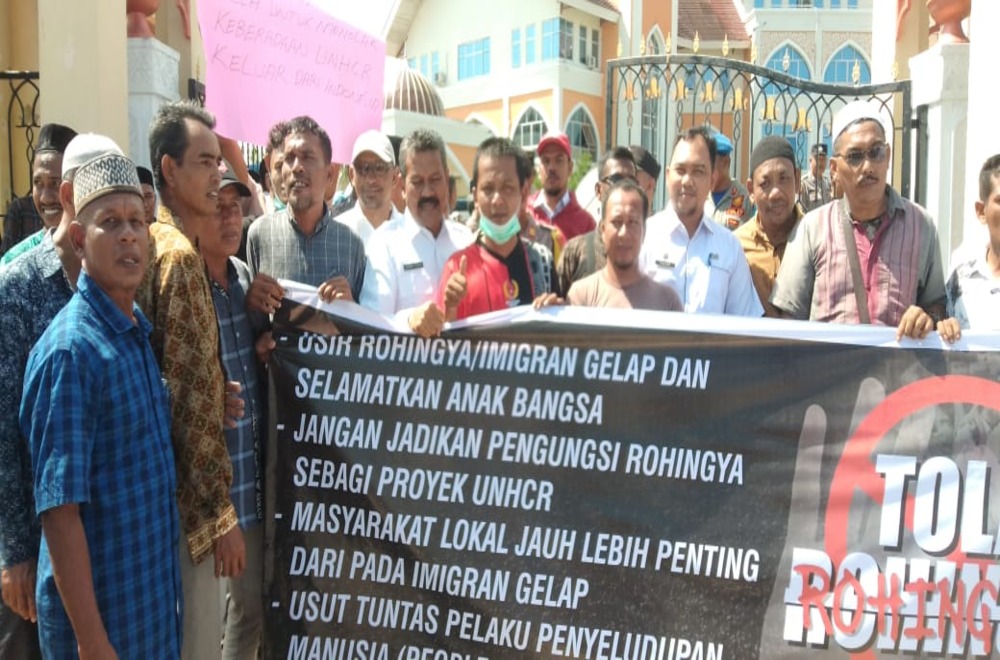 Tolak Rohingya,Warga Aceh Melakukan Aksi demo Didepan Kantor Bupati Aceh Utara