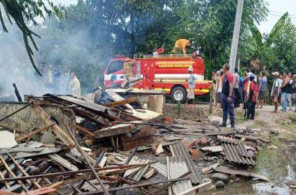 Rumah Warga Di Kedungcaluk Krejengan Dilalap Si Jago Merah