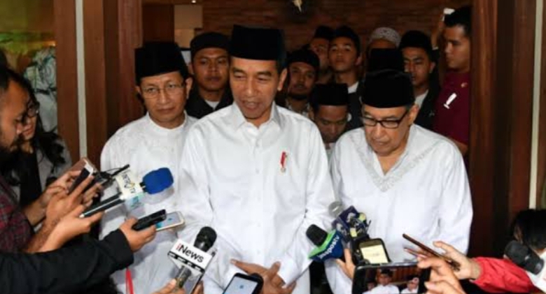Jawab Isu Menteri Siap Mundur, Jokowi: Namanya Bulan Politik 