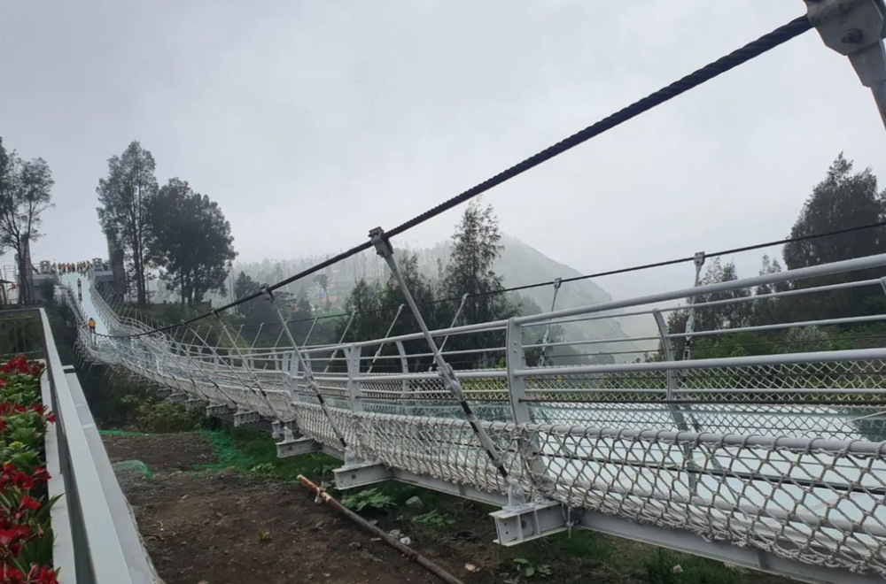 Jembatan kaca Seruni poin,wisata bromo telah rampung pengerjaannya