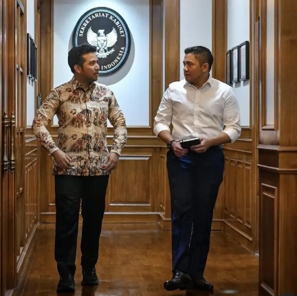 Perhatian Prabowo:Seskab Teddy Temui Wagub Jatim Emil Dardak