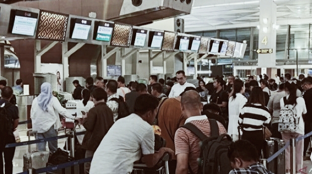 Wajib Datang Lebih Awal:Dampak Microsoft Down Check-in Manual Di Bandara RI