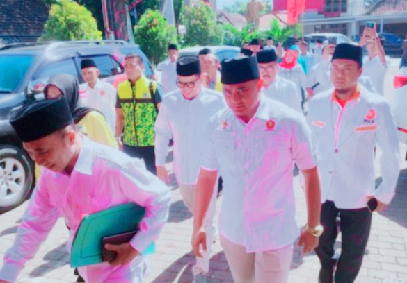 PUTRA DAERAH:Gus Haris Daftar Calon Bupati Kabupaten Probolinggo Dukungan Koalisi Besar