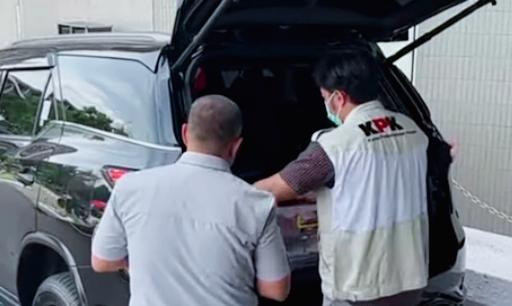 KPK  Tangkis Informasi Geledah:Mobil Dinas Plt Gubernur Riau