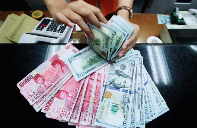 Tutup  perdagangan Akhir Tahun ini : Pelemahan Nilai Tukar Rupiah terhadap Dolar AS