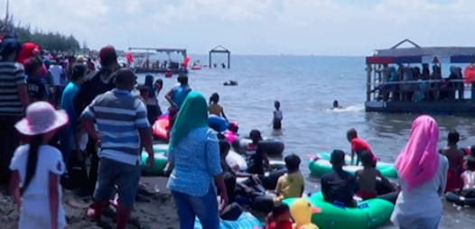 H+2 Libur Lebaran: Pantai Duta Probolinggo Ramai Di Kunjungi Wisatawan