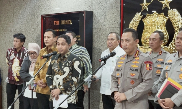 Ditemukan Bekas Gergaji:Kayu Tersebut Hanyut Karena Banjir Bandang di Aceh-Sumatra 