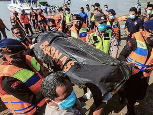 Aceh Jaya:Tim SAR Evakuasi 4 Mayat Rohingya 