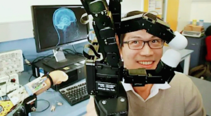 Ilmuwan:Kontrol Robot Pakai Gerakan Tangan