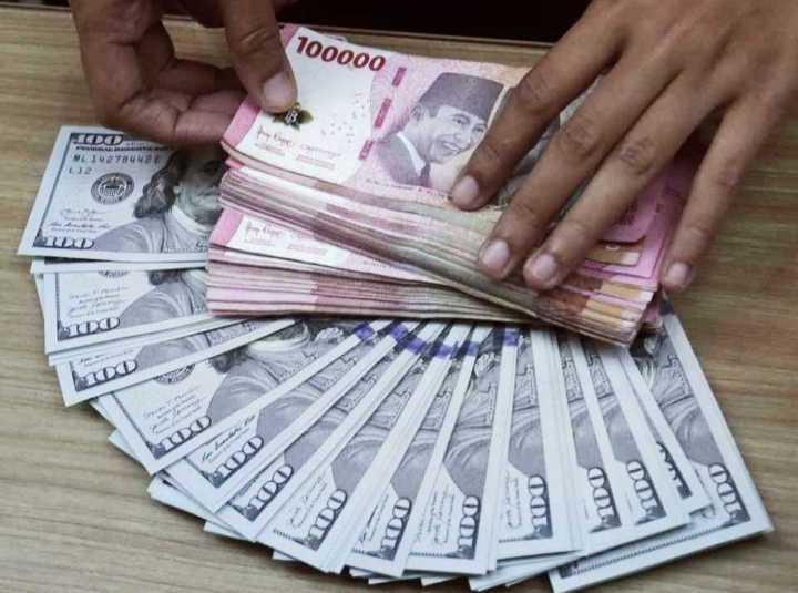 Dolar Sehasta Jadi :Rp 16.000, Rupiah Melemah