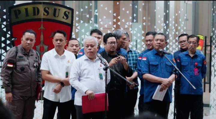 Diduga Milik Riza Chalid: Kejagung Sita Uang Tunai hingga Mobil Mewah