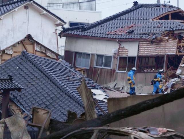 Tim Evakuasi Terkendala Cuaca,Gempa Jepang Korban  Capai 73 Orang