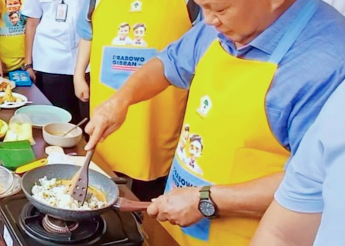 Masak Nasi Goreng Bareng Golkar Prabowo Jelang Debat Capres