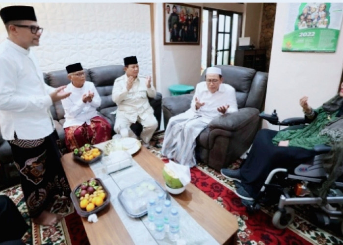 Disambut Lantunan Sholawat Nabi  Di Ponpes Genggong Probolinggo, Capres Prabowo Subianto 