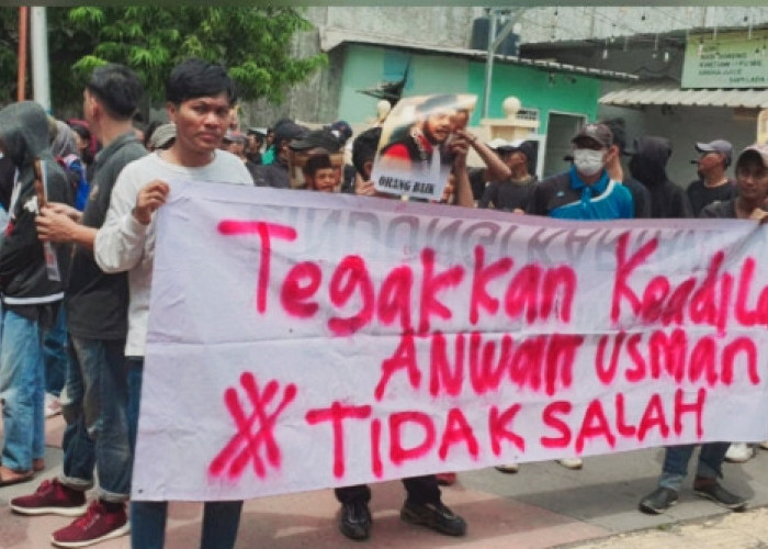 MINTA DI AKTIFKAN:Anwar Usman sebagai Hakim Konstitusi,Massa Geruduk PTUN Jakarta 