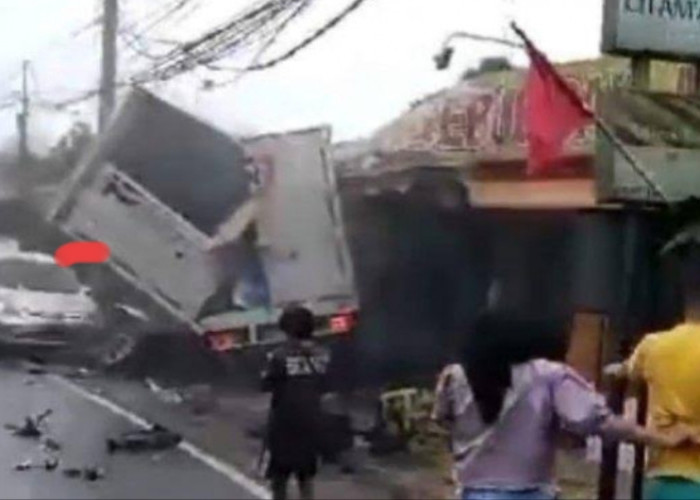 Kecelakaan Beruntun Jalan Raya Puncak Bogor, Akibatkan 14 orang Luka-luka 