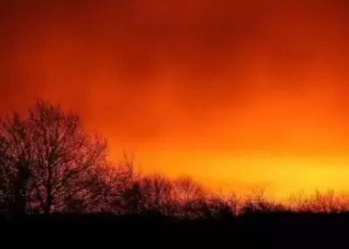 Fenomena Alam Langit Merah Menyalah Di Essex Dan London