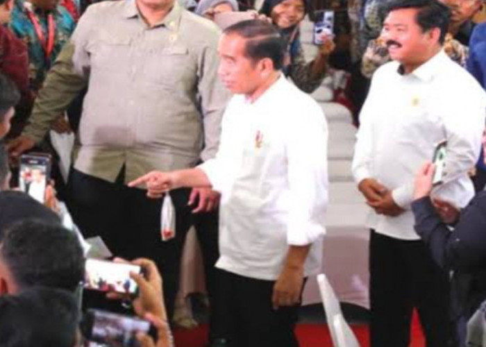 Presiden Jokowi dan Hadi Tjahjanto serahkan sertifikat di Jawa Timur 