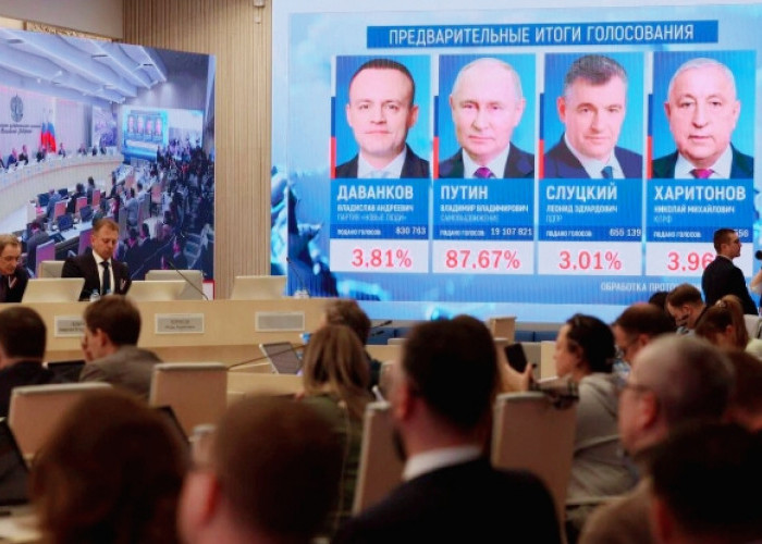 Ribuan Warga:Rusia,Rayakan Kemenangan Putin