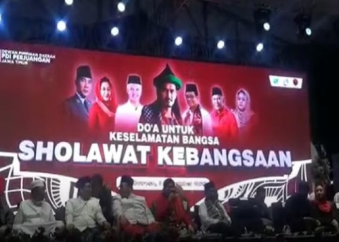 Bondowoso Dibanjiri Lautan Manusia, Mafia Sholawat Gus Ali Bersama Cawapres Mahfud MD Berorasi.