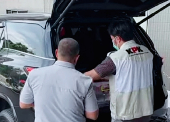 KPK  Tangkis Informasi Geledah:Mobil Dinas Plt Gubernur Riau