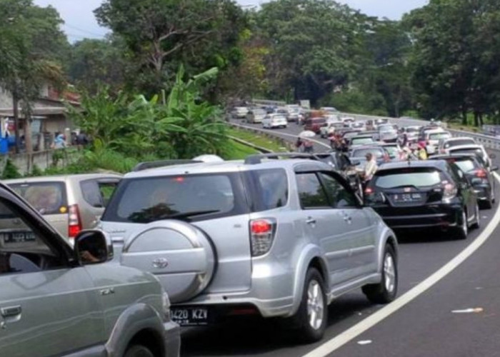 Kondisi Lalu Lintas Kawasan Puncak Bogor, Sangat Padat Mencapai 100 Ribuan Kendaraan