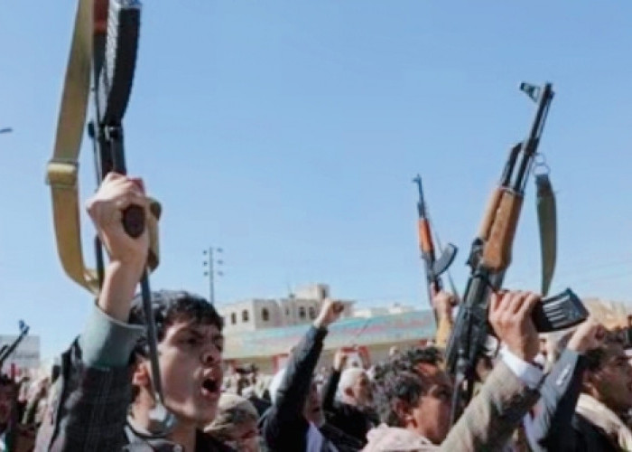 Kapal Milik AS Kena Rudal Balistik:Pasukan Houthi Yaman 